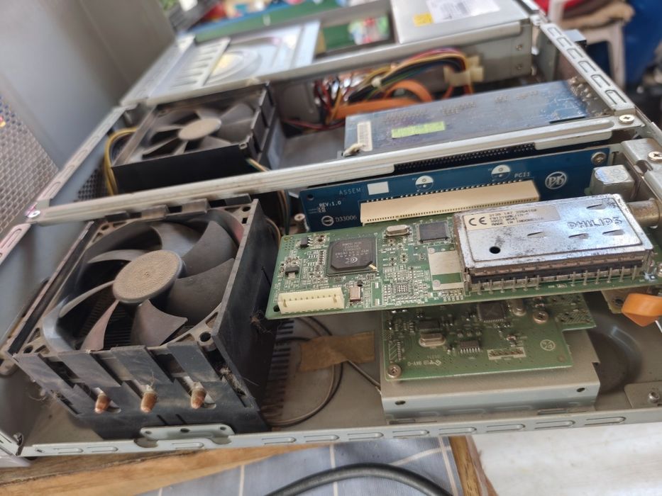 Ретро компютър Gigabyte