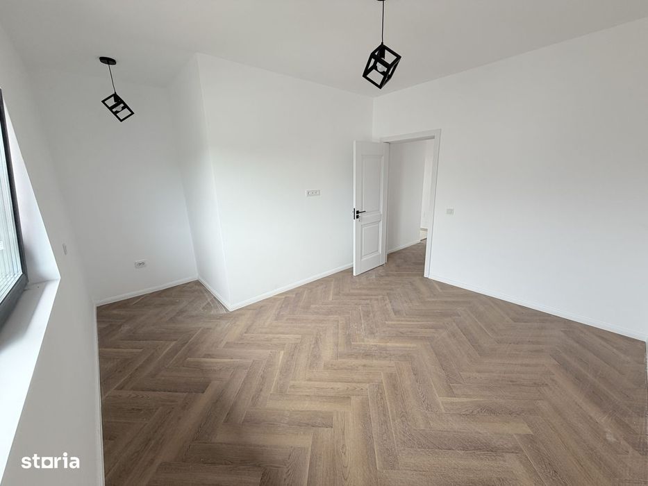 2 camere, curte și mansardă
