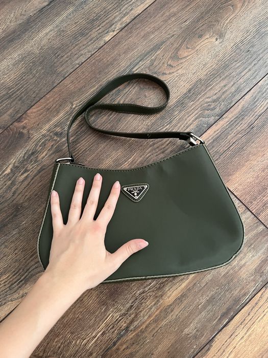 Чанта по модел на Prada в зелено