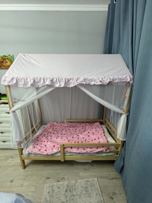 Кровать домик с балдахином