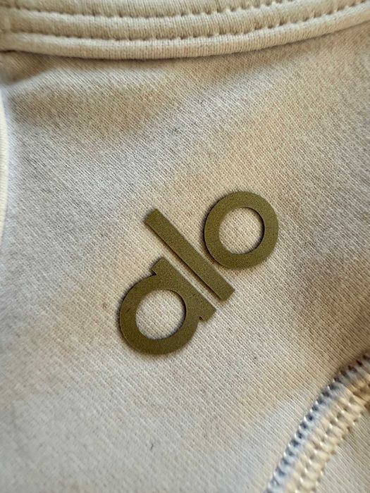 Alo yoga спортен топ