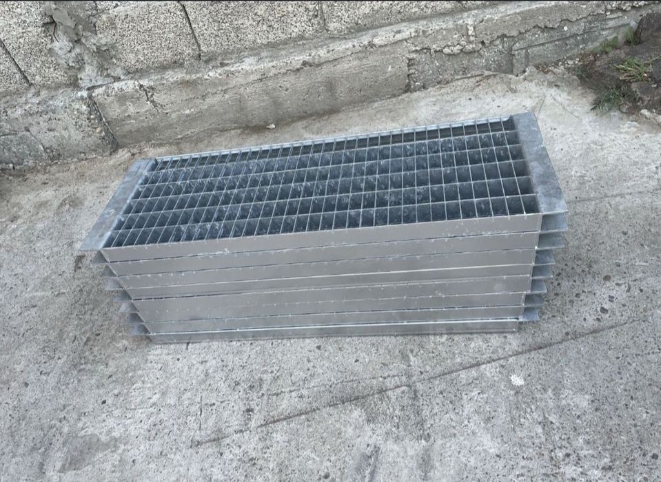 Trepte zincate antiderapante
