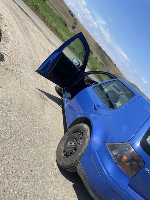 Vand golf 4 an 2001 trage extrem de. Bine