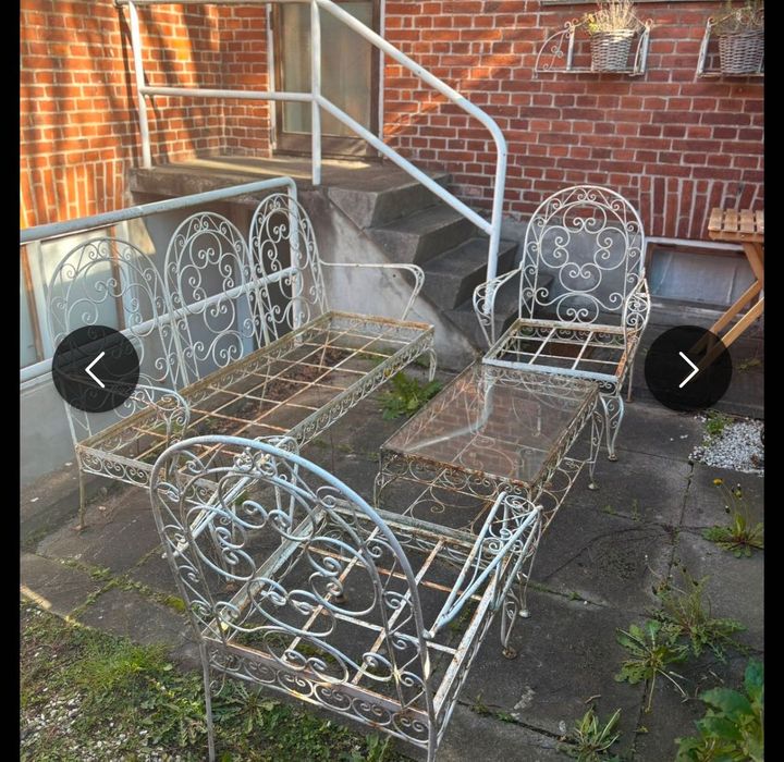 Декорация за вашата градина- люлка ковано желязо и столове с маса