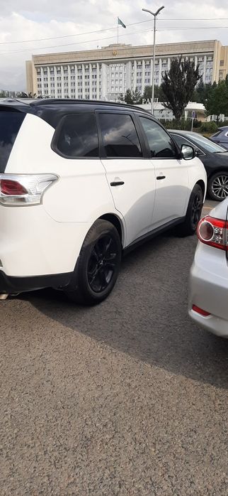 Митсубиси Аутлендер 3