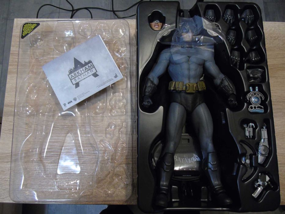 Figurina 1/6 Hot Toys Batman Arkham City/Xbox/Playstation/Sideshow