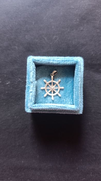 Привозные серебряные кулоны