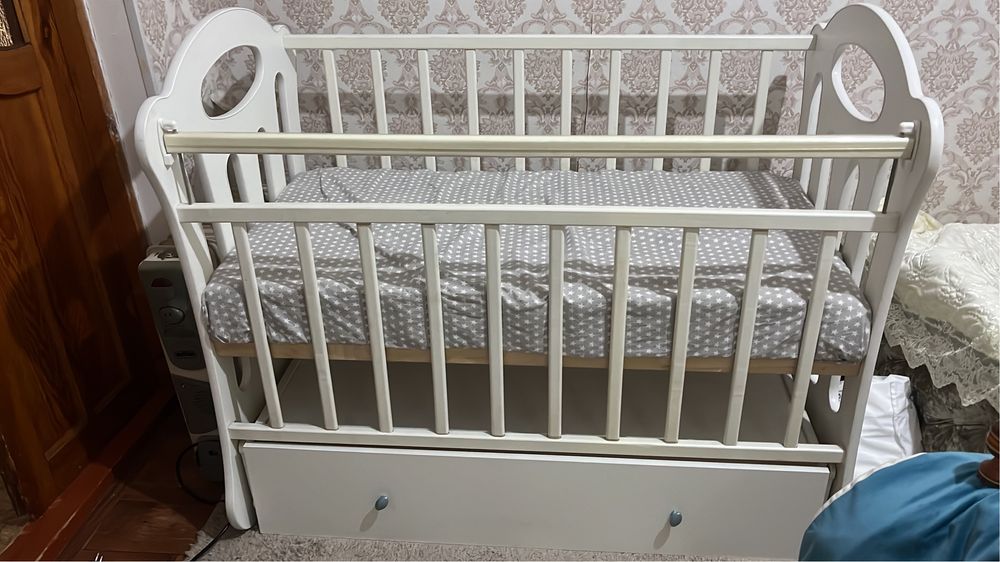 Манеж с маятником