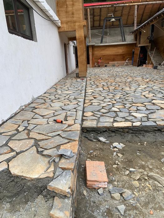 Vând piatra și montez  în toată tara transport gratuit oriunde