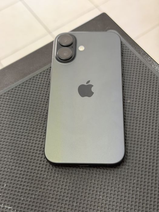 Apple iPhone 16 Black 128GB КатоНов Гаранция