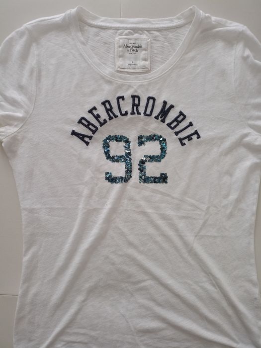 Vând bluza dama Abercrombie Fitch,in stare buna, produs de calitate.