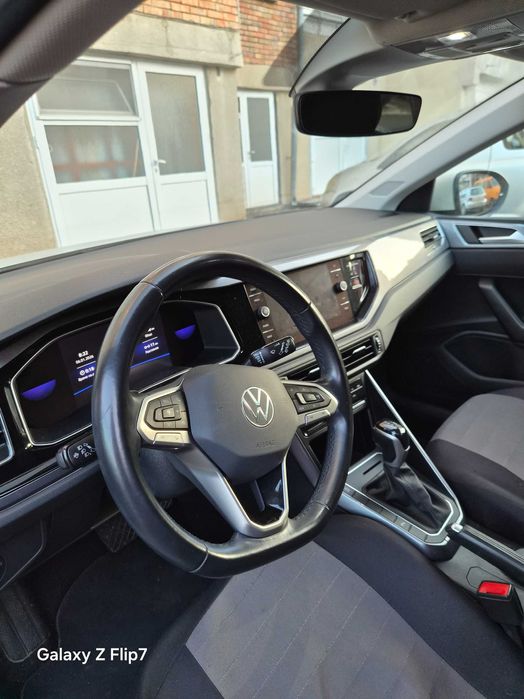 Продавам лек автомобил WV Taigo 1.5