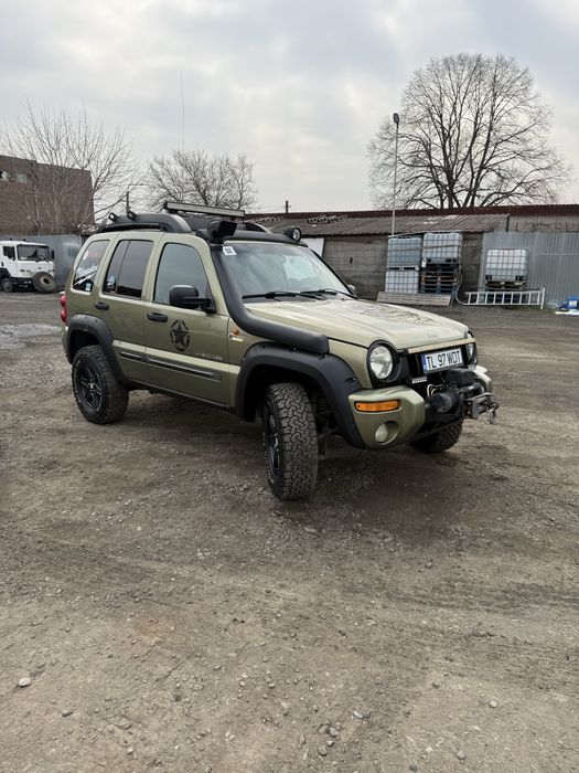 Vand sau schimb Jeep Cherokee 2.8