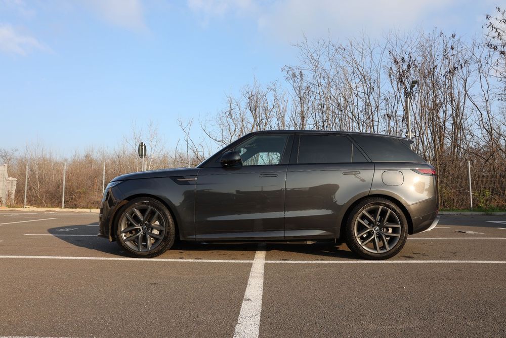 Land Rover Range Rover Sport Range Rover Sport 2024 • Plug-in Hybrid • 3.0 I6 P460 PHEV Dynamic HSE