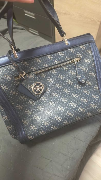 Оригинална чанта"Guess"