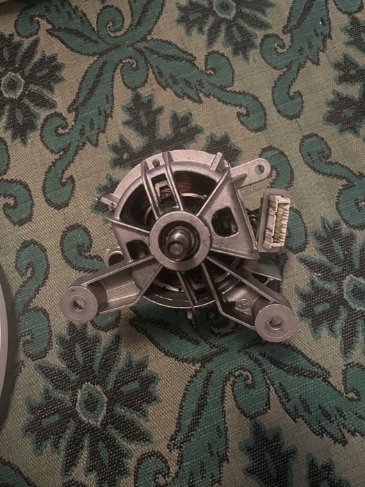 люк и мотор от пералня whirpool AWO/D 41105