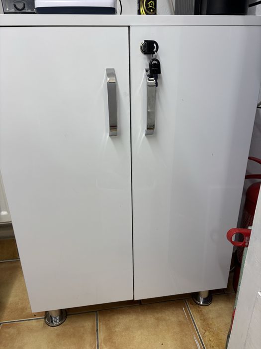 Vand mobilier magazin