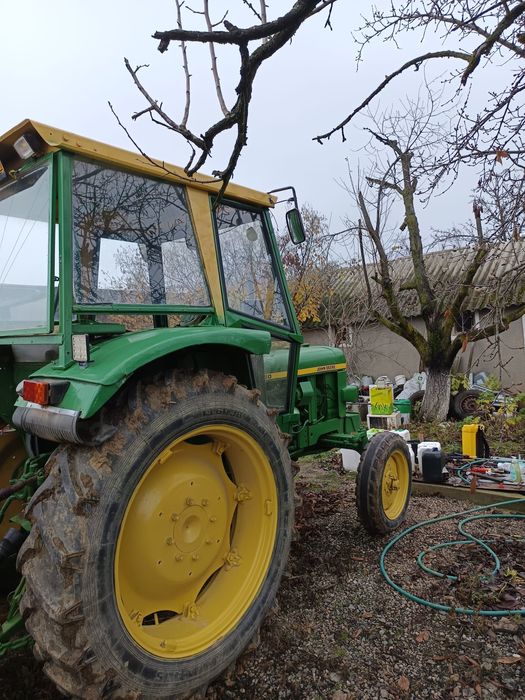 Vând tractor John Deere