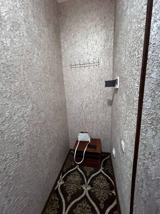 4каватли янги домнинг 3каватидаги 1хонали квартира ижарага берилади