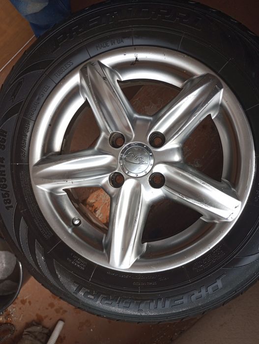 Продаю шины литье в комплекте !