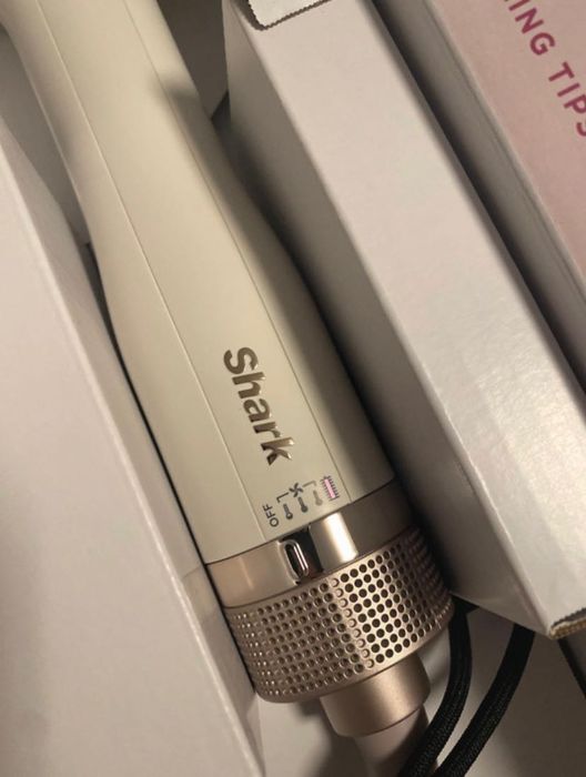 Perie Aer cald SmoothStyle Shark