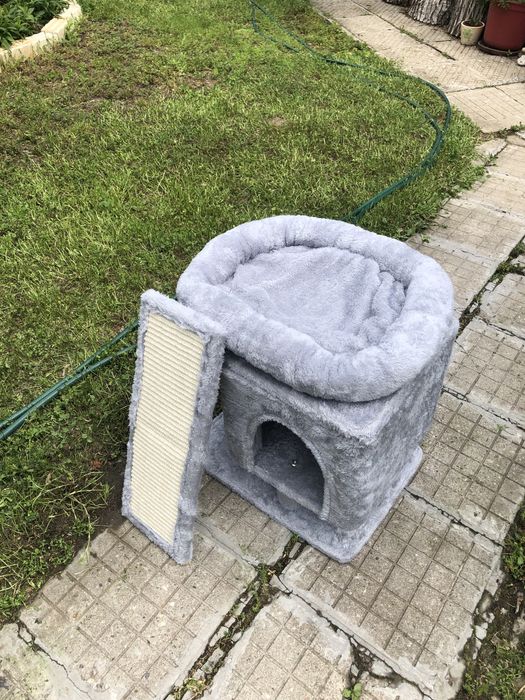 Котешка къщичка с драскалка и легло