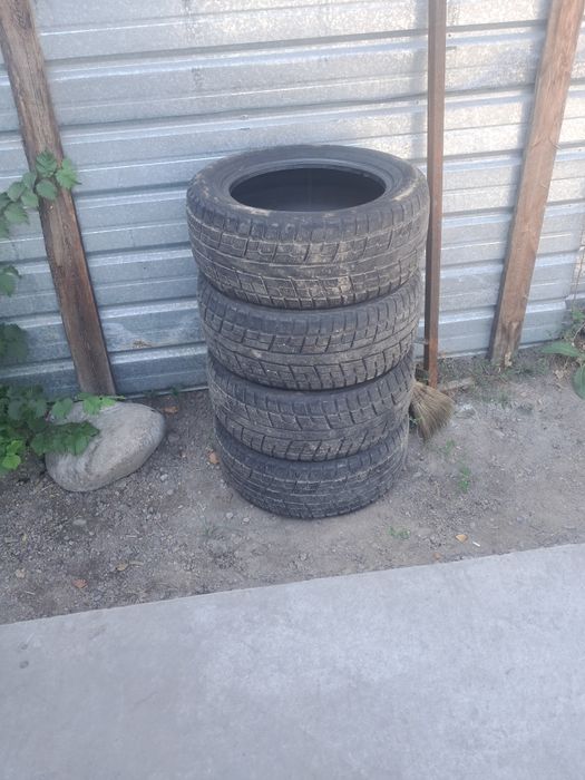 Зимние шины продам срочно