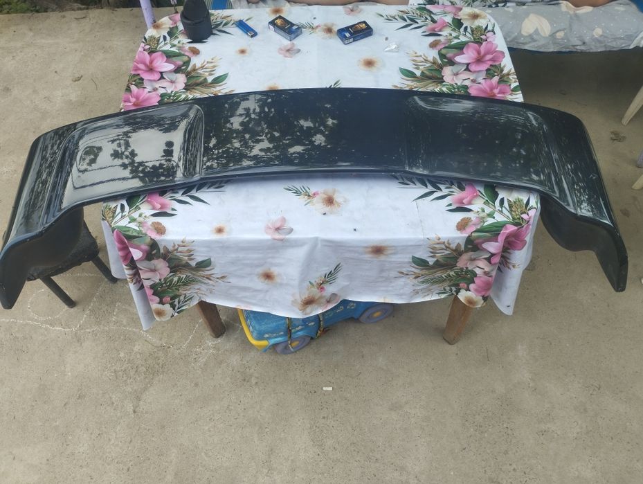 Продам сполер на багажник авто