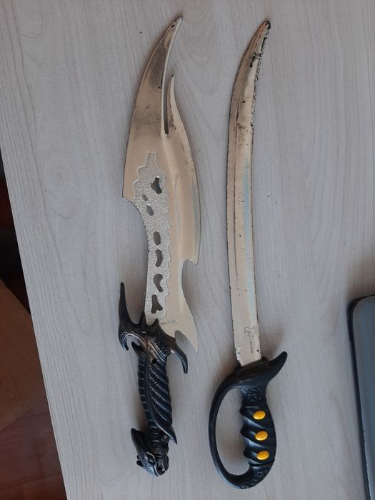 Продам игрушечные сабли