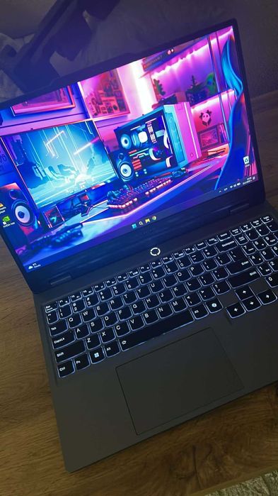 Продавам мощен геймърски лаптоп Lenovo 15ARP9