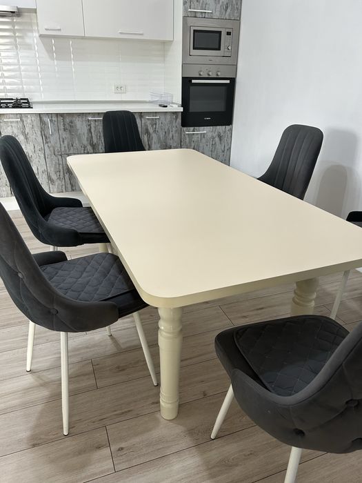 Продам стол со стульями хорошего качества