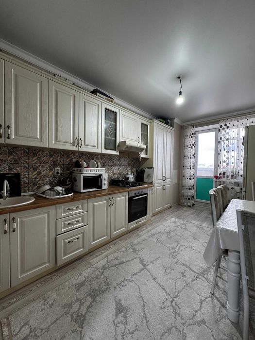 Продам  2х комн кв Батыс с ремонтом