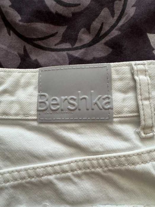 Къси дънкови панталонки Bershka