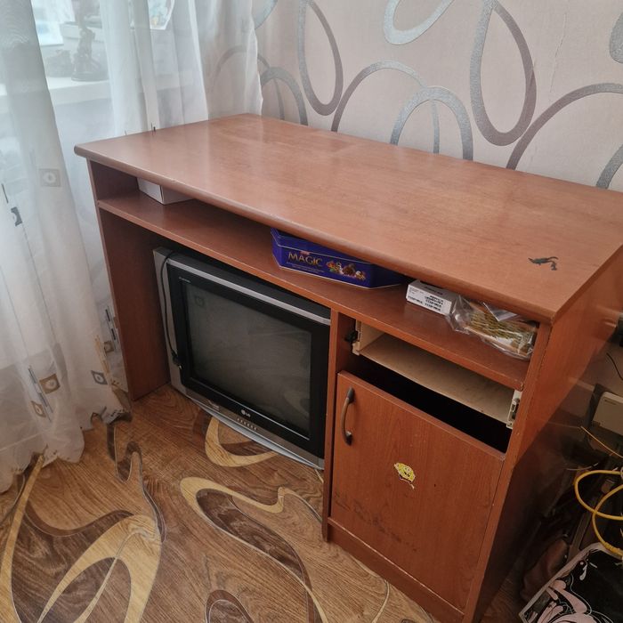 Продам стол однотумбовый