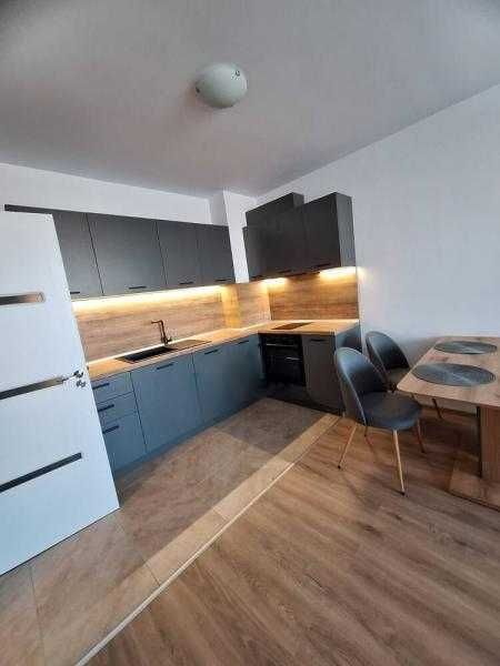 Дава се под наем Двустаен апартамент в Бургас, Център - 65 кв.м за 498.27 € - Снимка #1