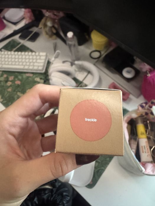 Rhode pocket blush цвят freckle