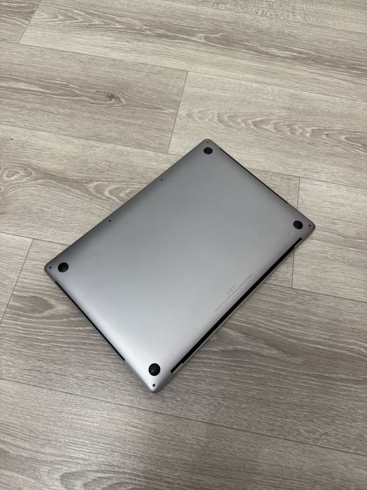 Продам MacBook Pro 15 2018 г.