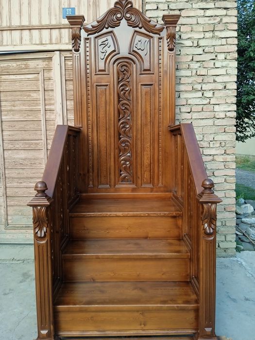 Yogʻoch eshik va mebellar