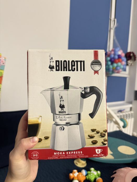 Кофеварка Bialetti Moka Express серебристый