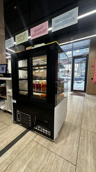 Витринный холодильник