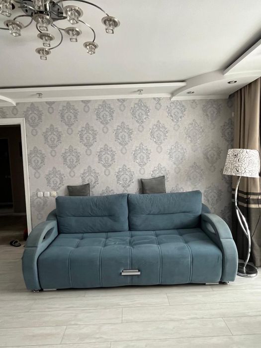 Продам новый диван пользовались 2-3 месяца