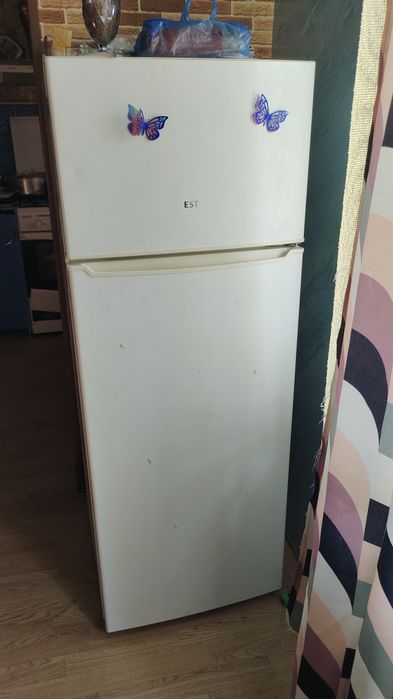 Холодильник на запчасти 8000