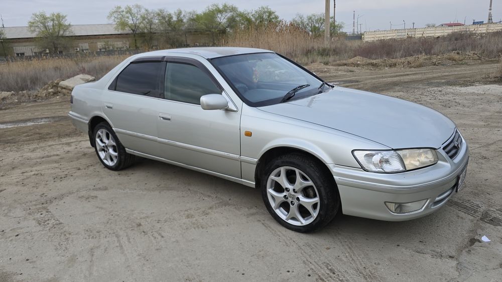 Продаю срочно машину