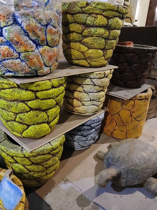 Градинска декорация и саксии