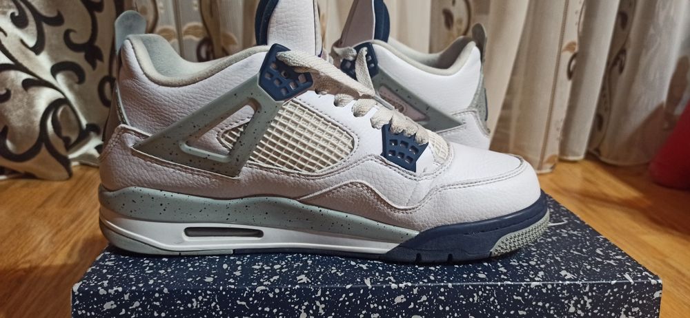 Vând Jordan 4  Retro Midnight Navy