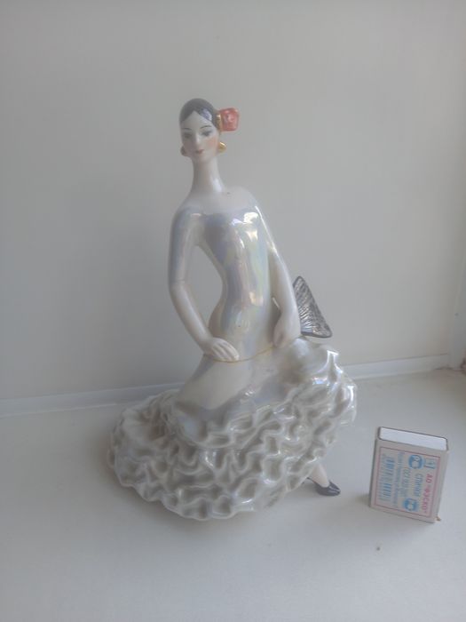 Фарфоровые статуэтки