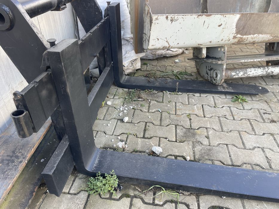 Furci Manitou, incarcator frontal