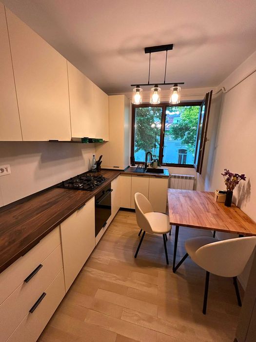 Apartament 3 camere de închiriat