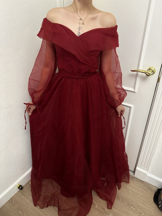 платья вечерние