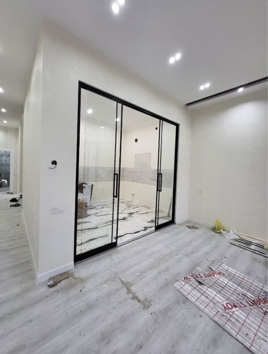 Стекляные раздвежные двери